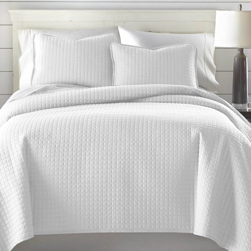 King/Cal King Lightweight White Ultra Soft 3-Piece Microfiber Quilt Set